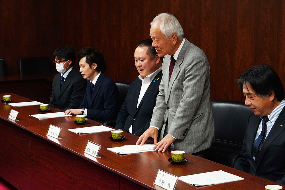 挨拶をする高橋会長の画像