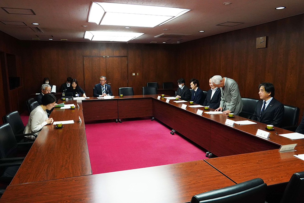 報告会全体画像　遠目から