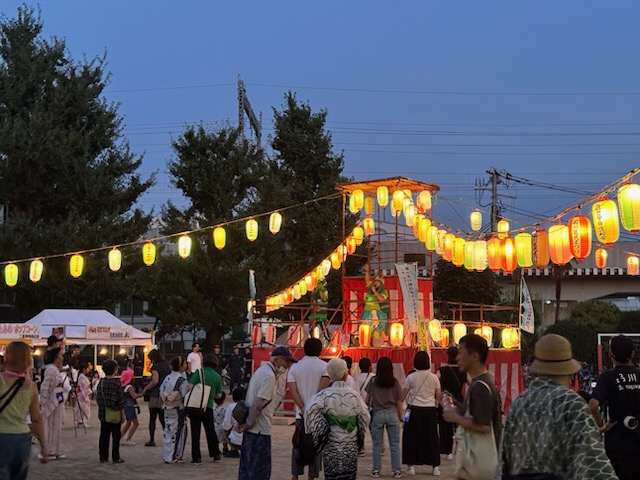 盆踊り夕暮れ時の様子