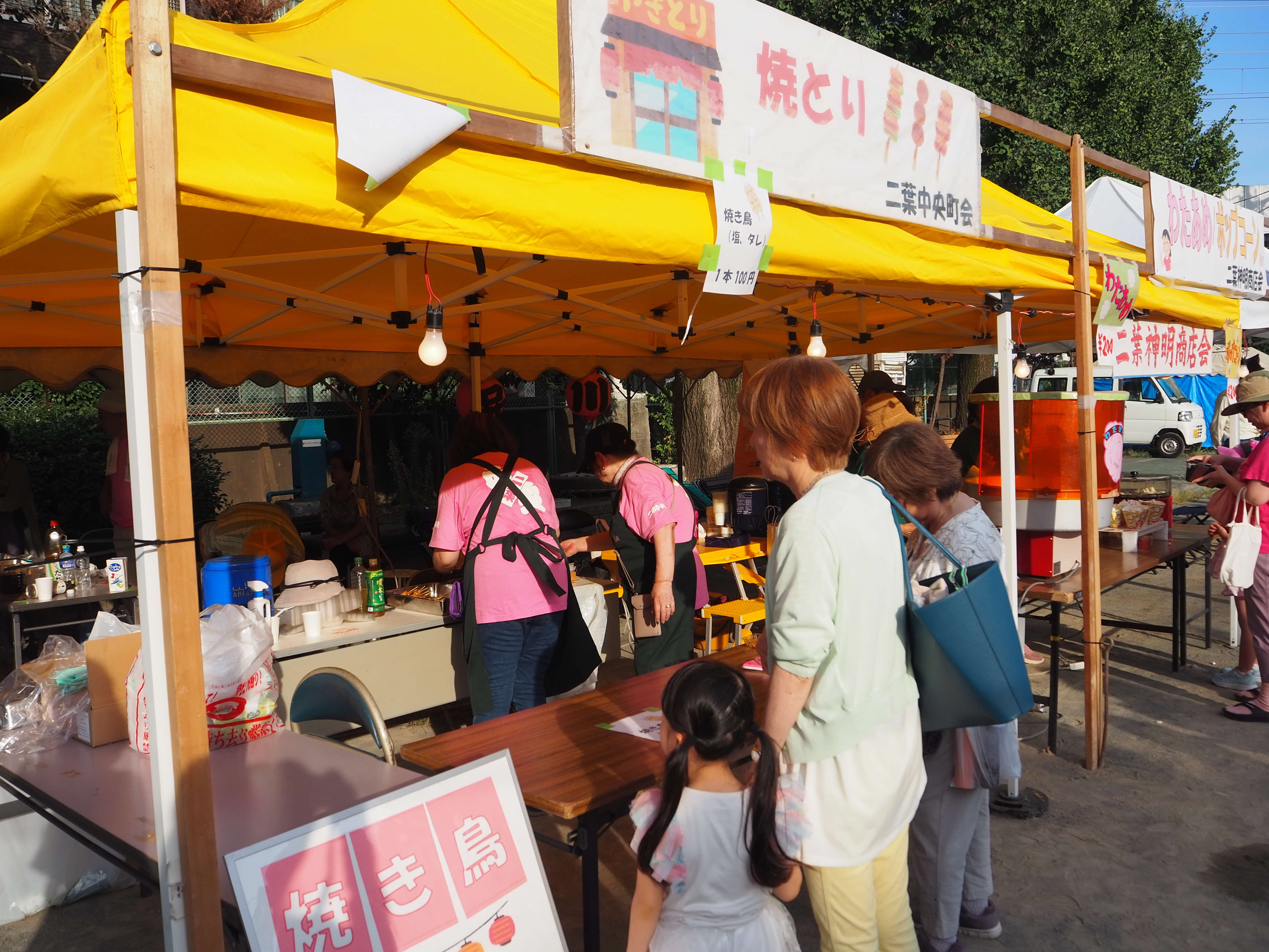 焼きとりを売る様子