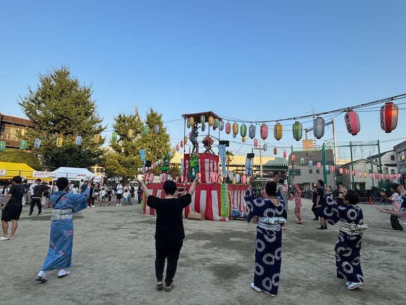 盆踊りを踊る様子３