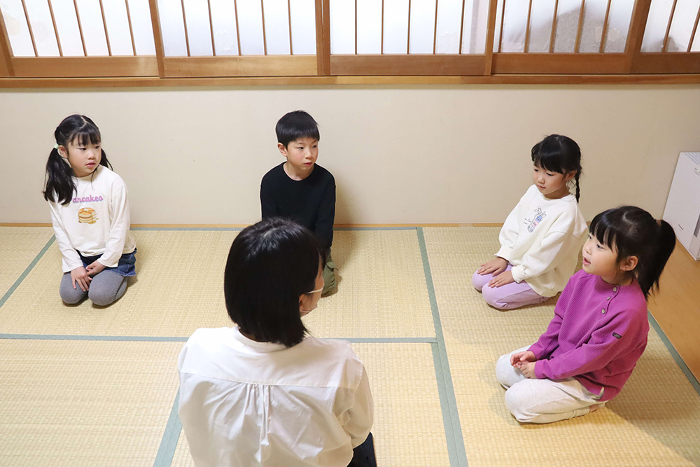 1年の抱負を発表する子どもの画像