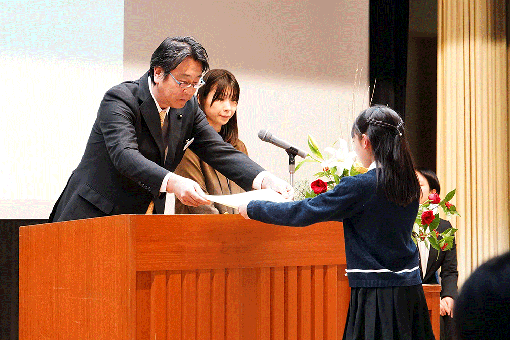 小学生の表彰の写真