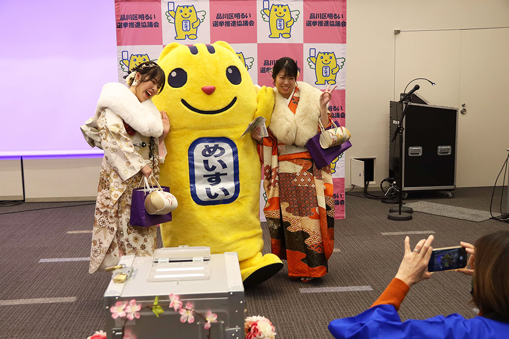 選挙のめいすいくんと参加者の画像