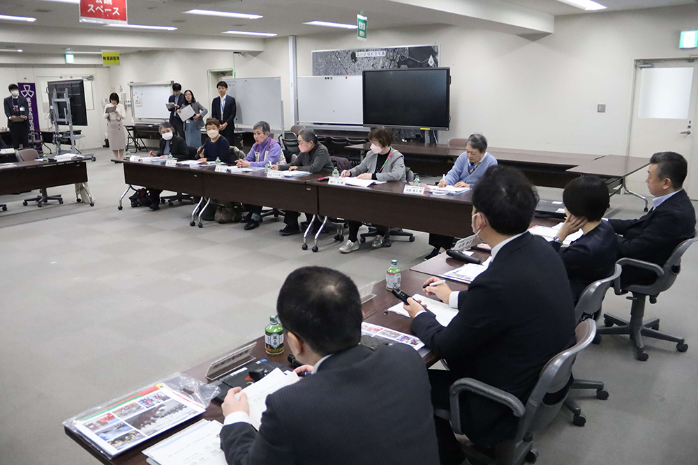意見交換会会場広めの画像
