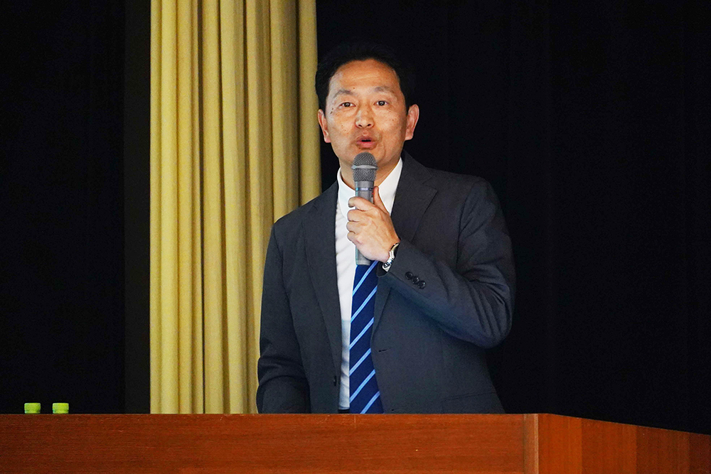 講演をする平さんの画像