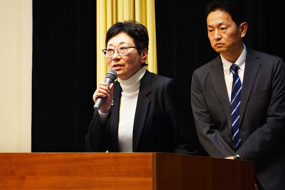 質問に回答する川尻さんの画像