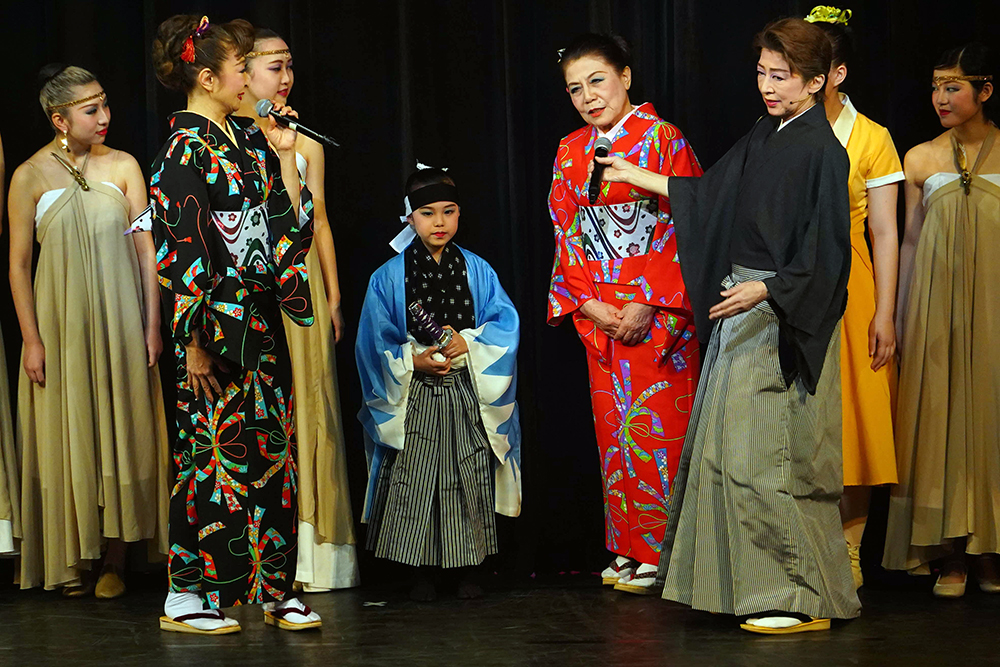 最年少と最年長の紹介の写真