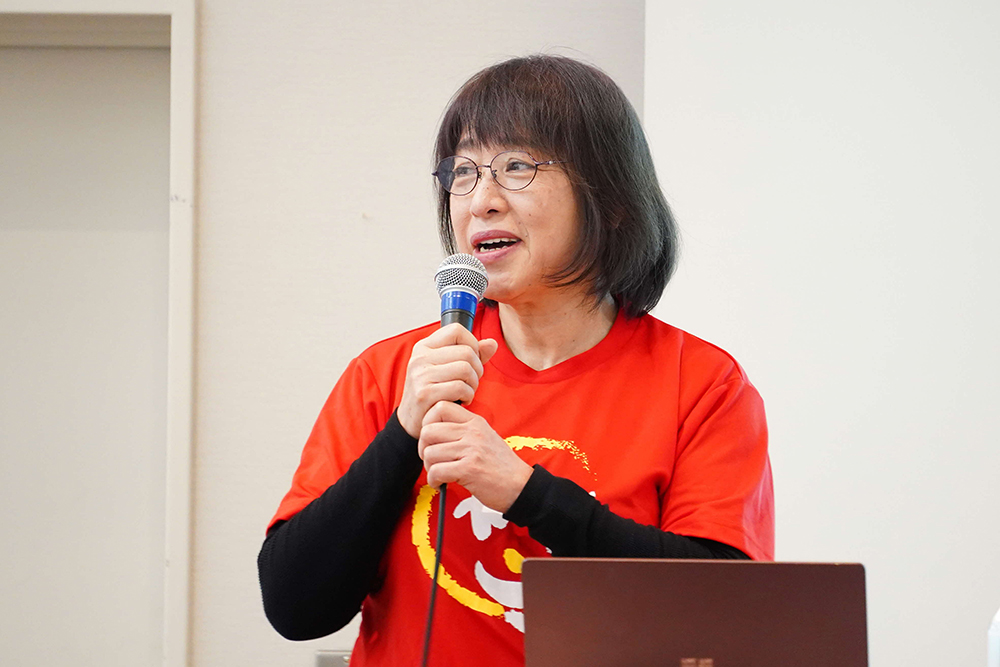 講師の岡井さんの写真