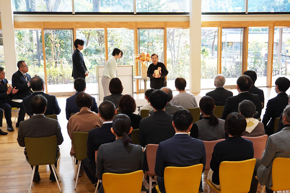 表彰式広めの画像