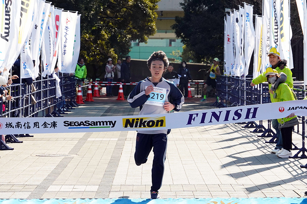 ジュニアラン2kmの1位の写真
