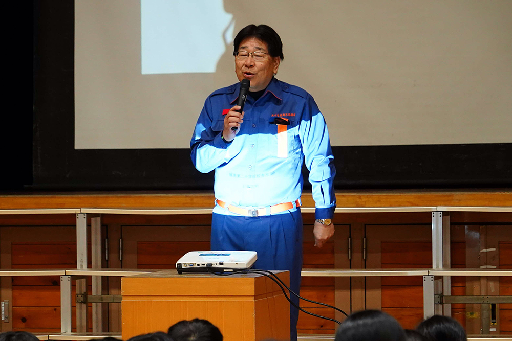 渡辺会長が話している写真