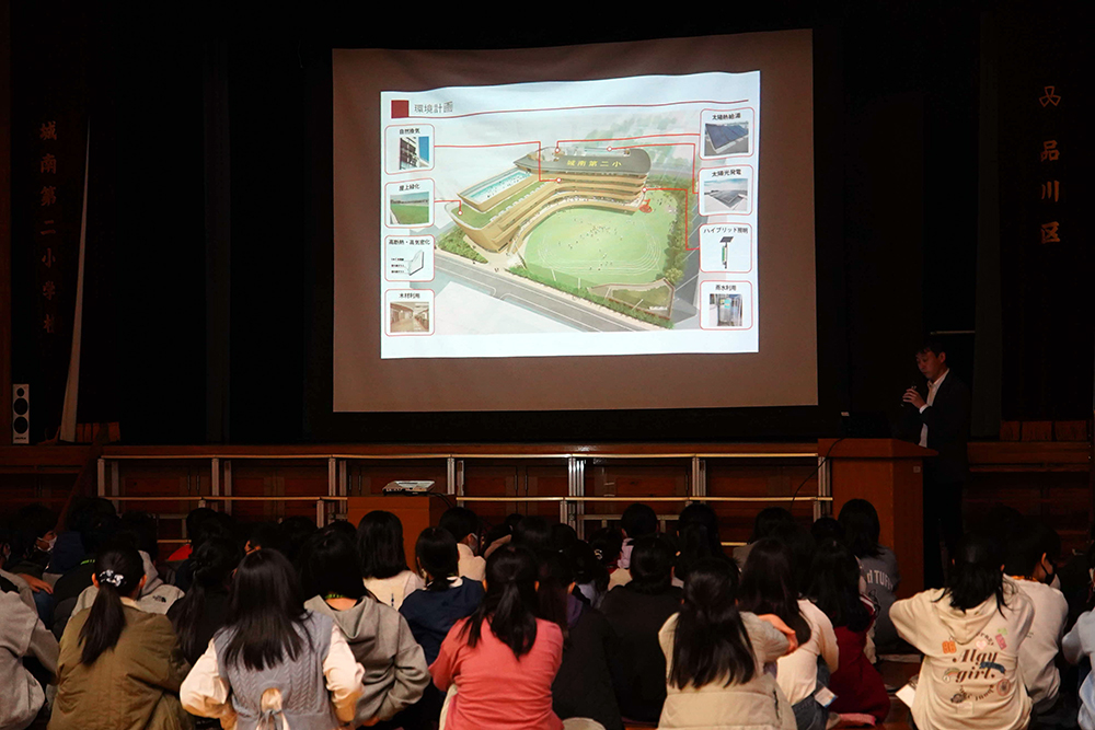 久米設計が説明を行っている写真