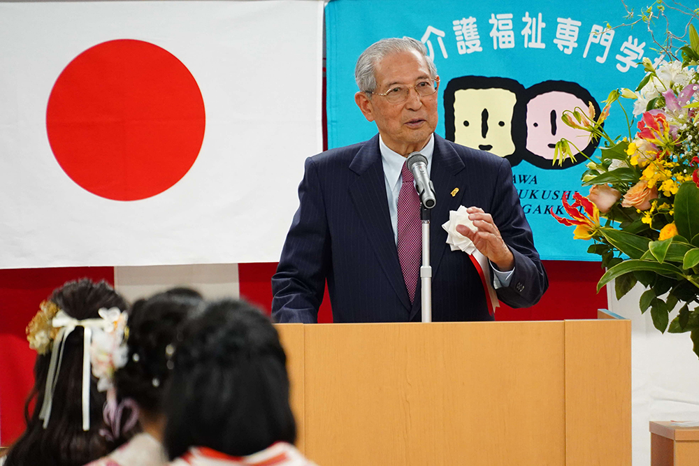 池田会長があいさつしている写真