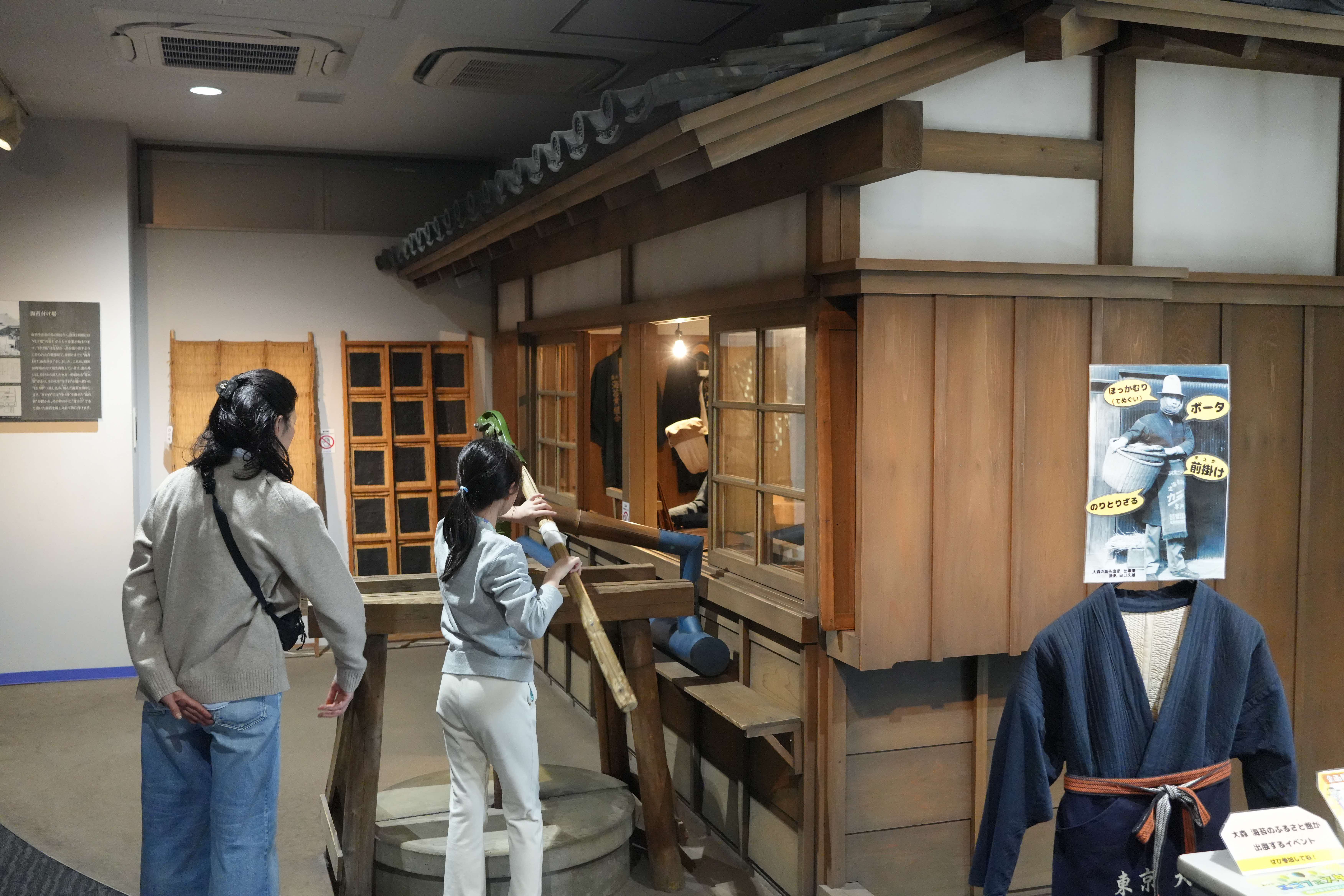展示見学風景