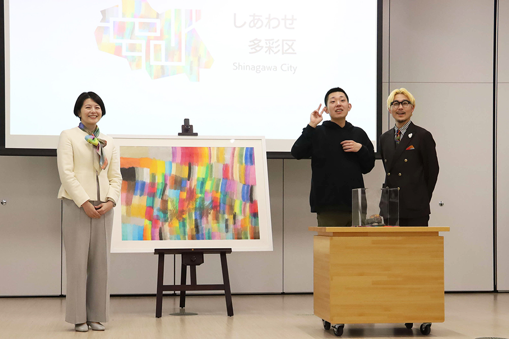 森澤区長・松田さん・岡部さんで記念撮影する画像