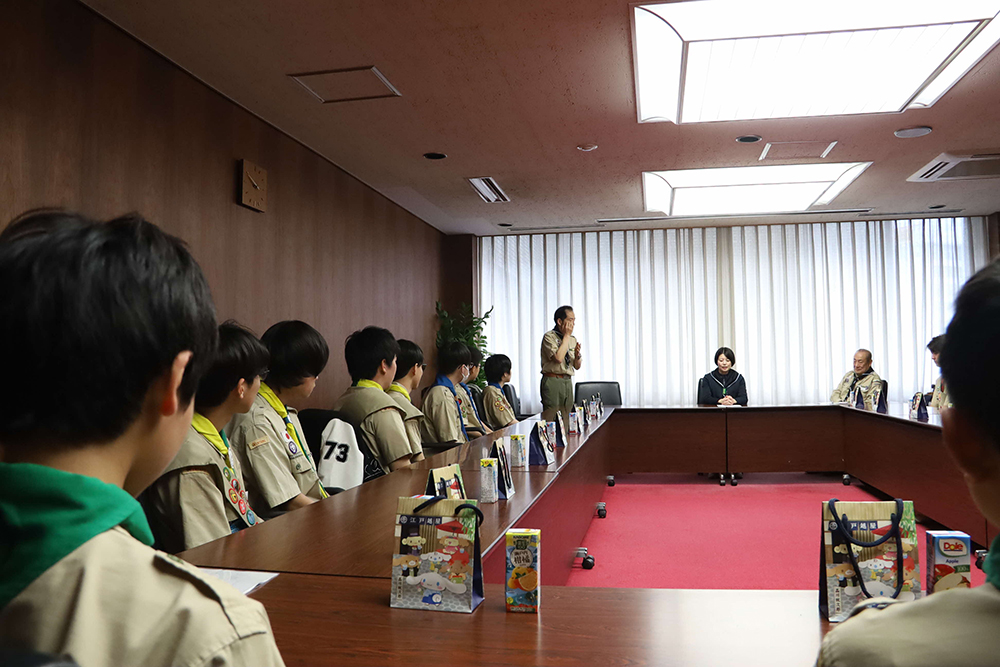 説明をする指導者の写真