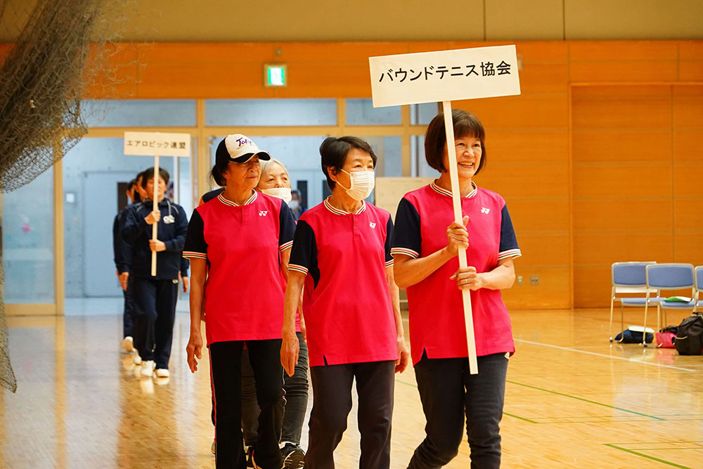 選手団入場の写真