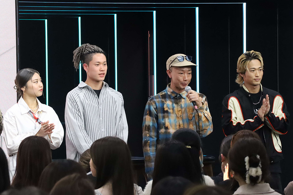 メンバー4人の画像
