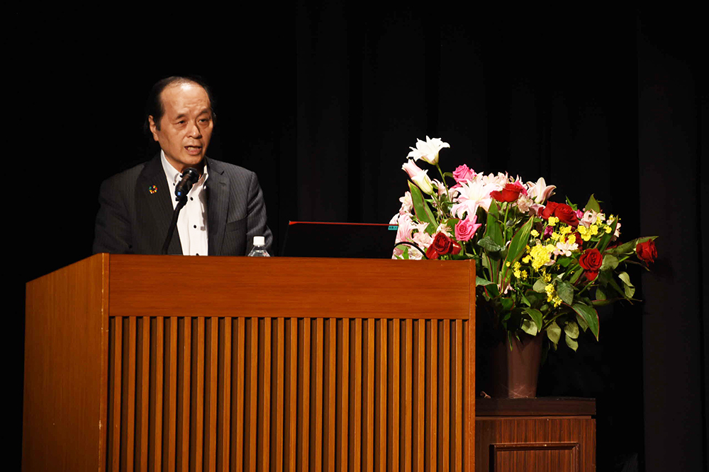 講演をする大塚さんの画像