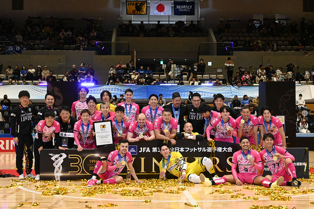 全日本フットサル選手権大会優勝時の集合写真