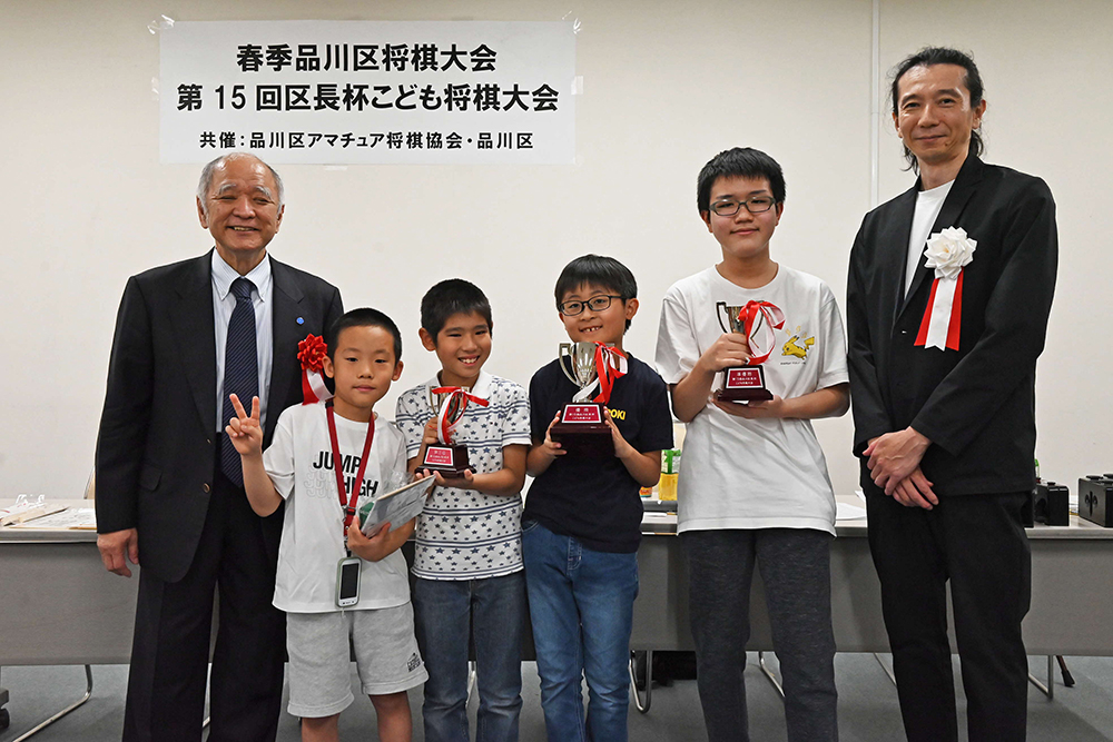 こども将棋大会表彰の写真