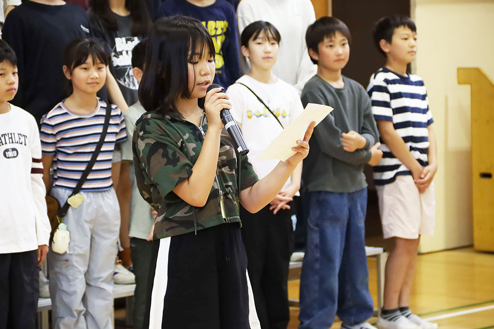 歓迎の言葉を述べる児童の画像