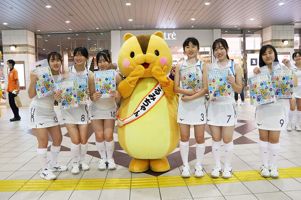 くるみちゃんと品川翔英の生徒の画像