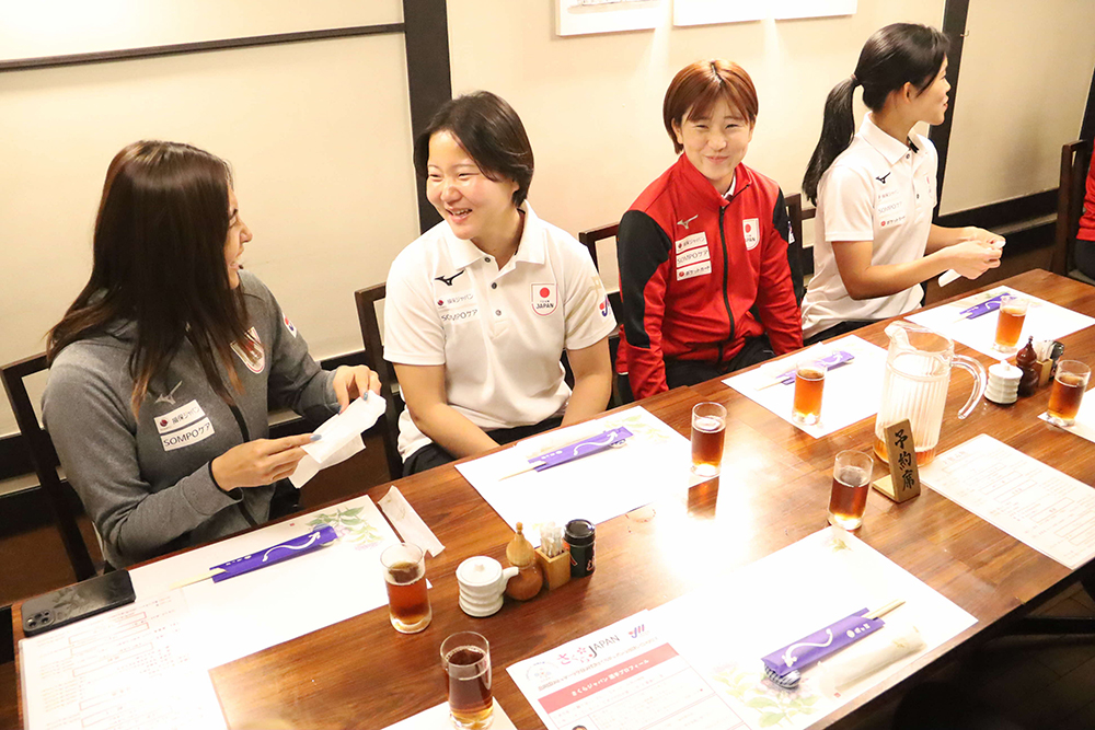 会話を楽しむさくらジャパンの画像