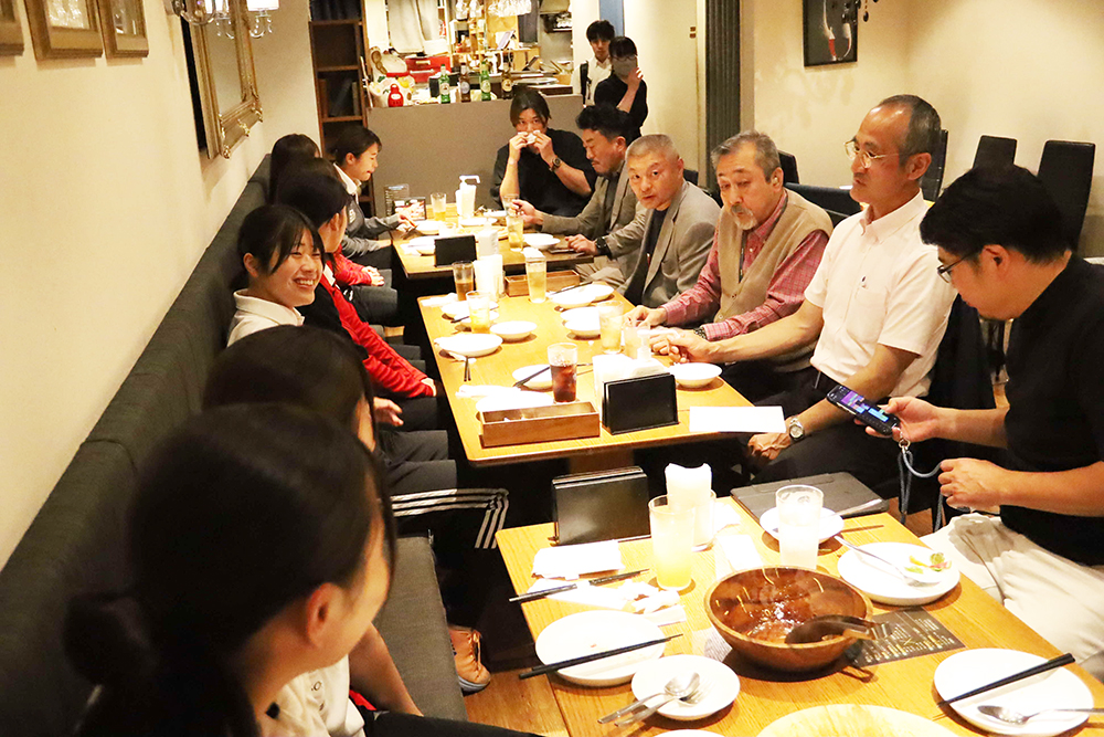 荏原町商店街を訪れたさくらジャパンと地域の方々の画像