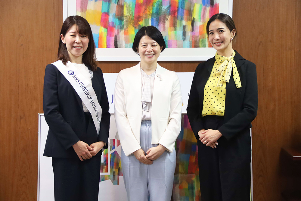 森澤区長・中山さん・大島さんで写真を撮る画像