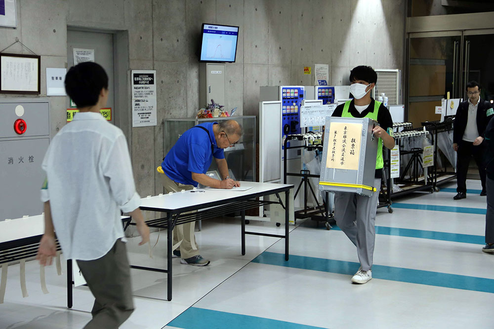 投票箱到着の写真