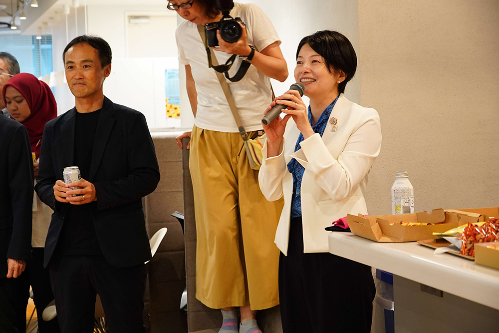 乾杯の挨拶する森澤区長の画像