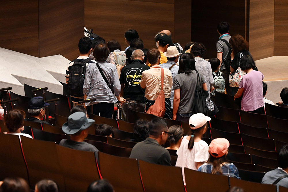 会場避難の写真