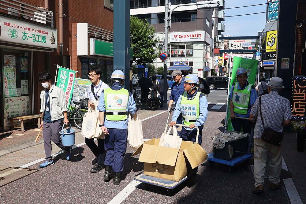 区職員と都職員の写真
