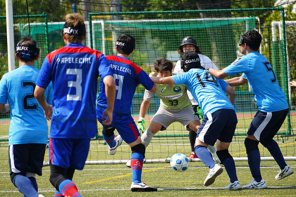 互角の決勝戦の写真