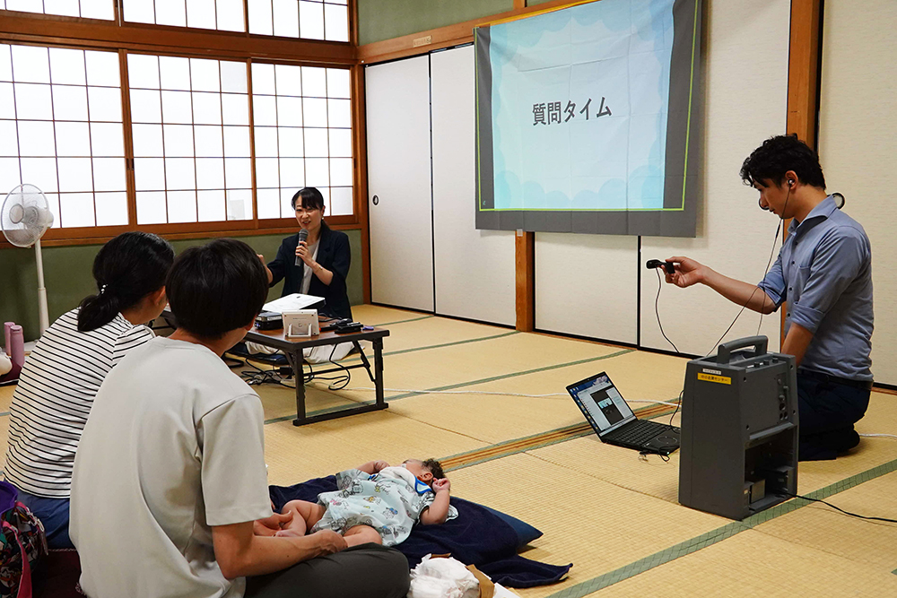 参加者からの質問に答える講師の画像