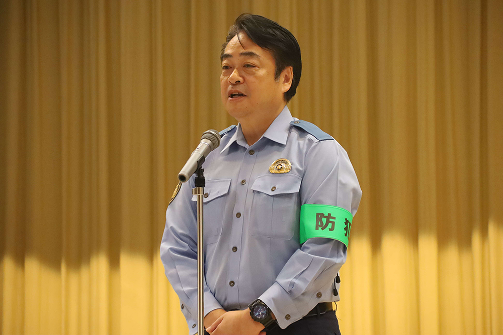 大崎警察署生活安全課長が挨拶をしている写真