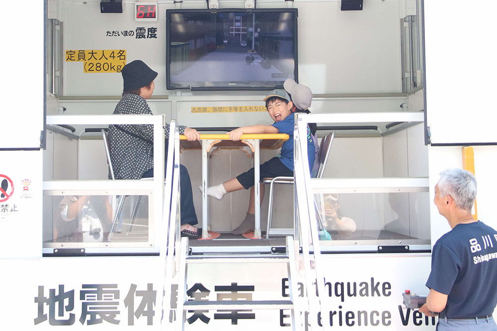 地震体験車の画像