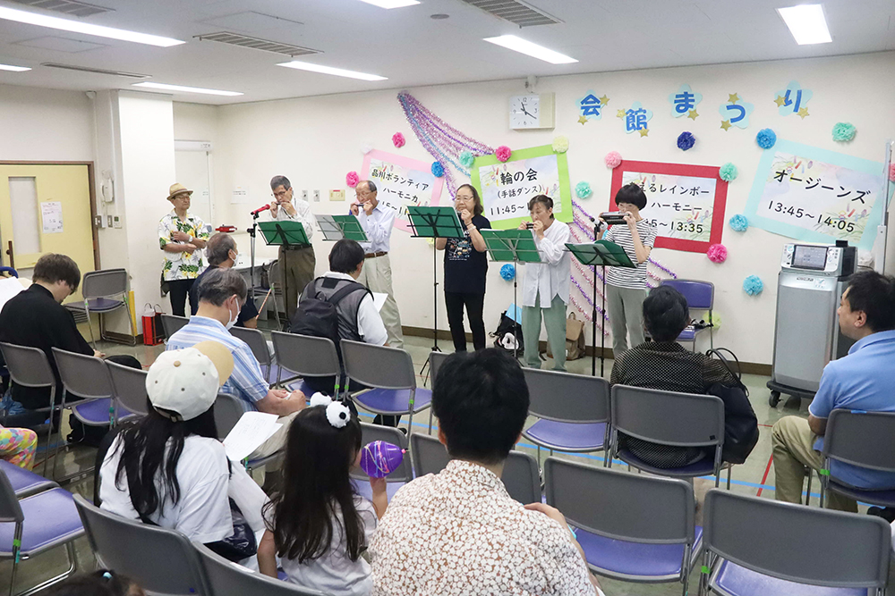 ハーモニカ演奏の画像