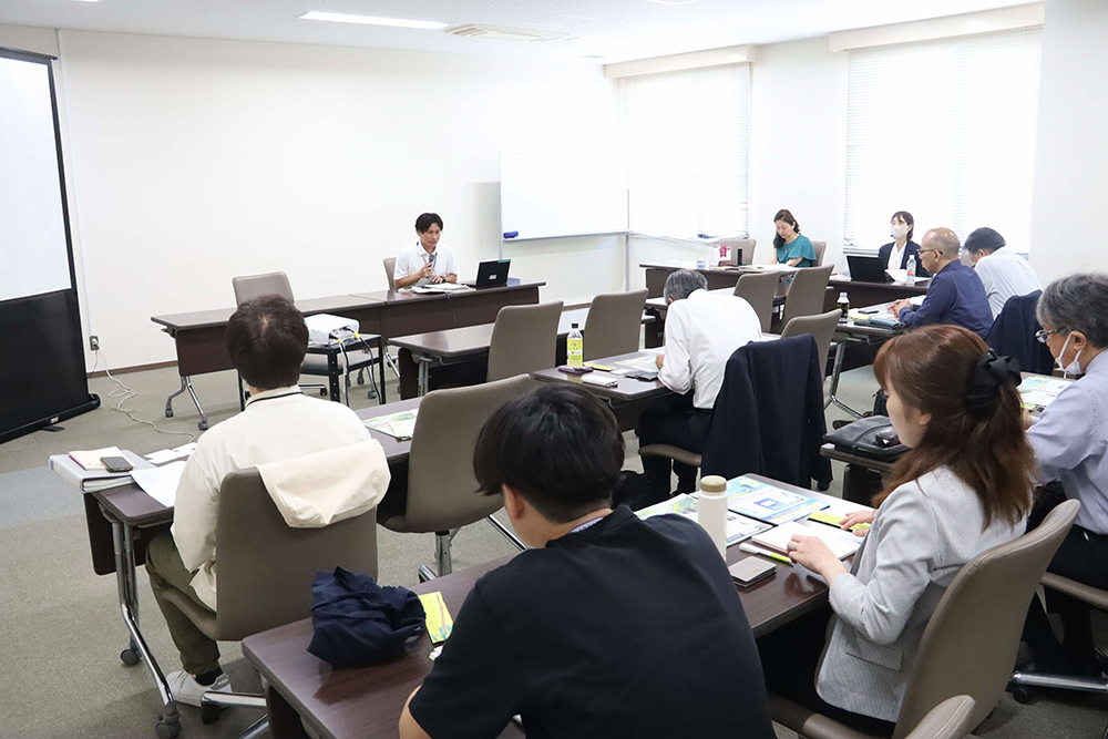取組を説明する区職員の画像