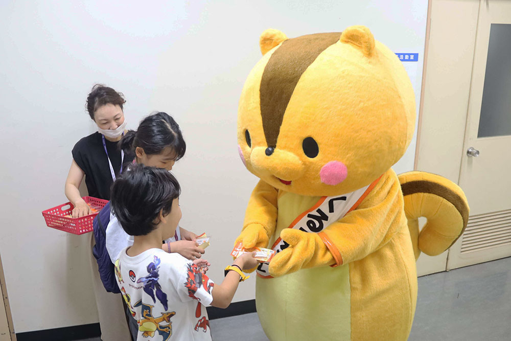 くるみちゃんと参加者の画像