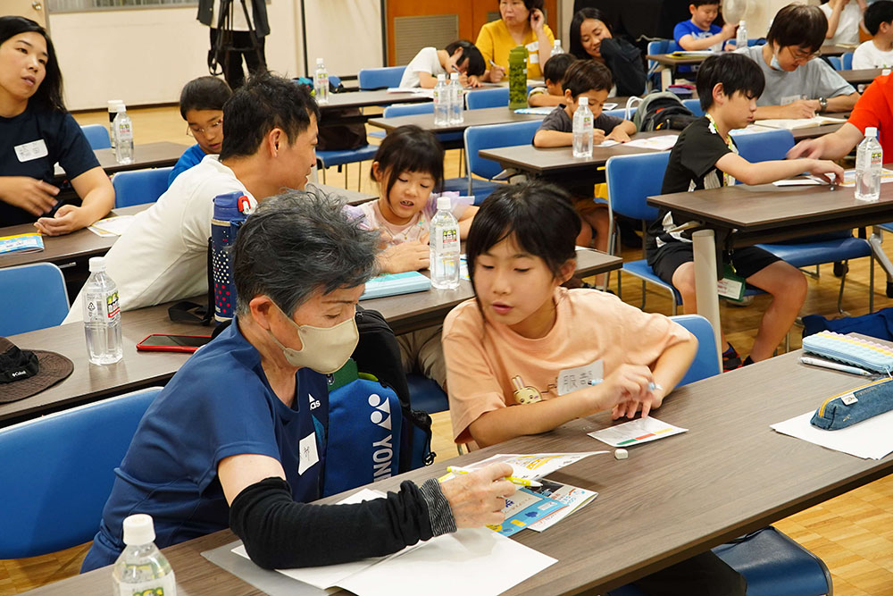 栄養に関するクイズをしている様子