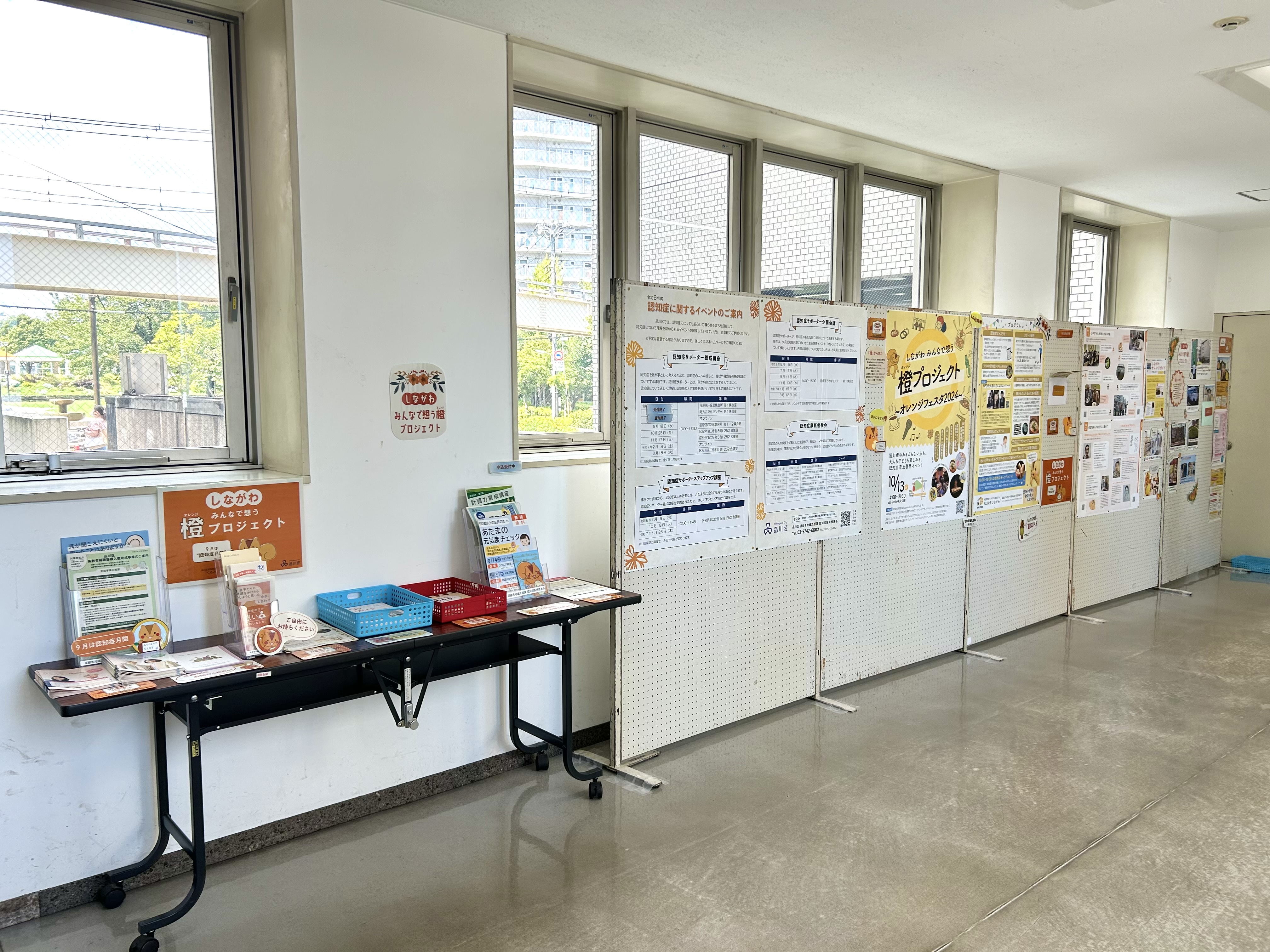 渡り廊下パネル展示