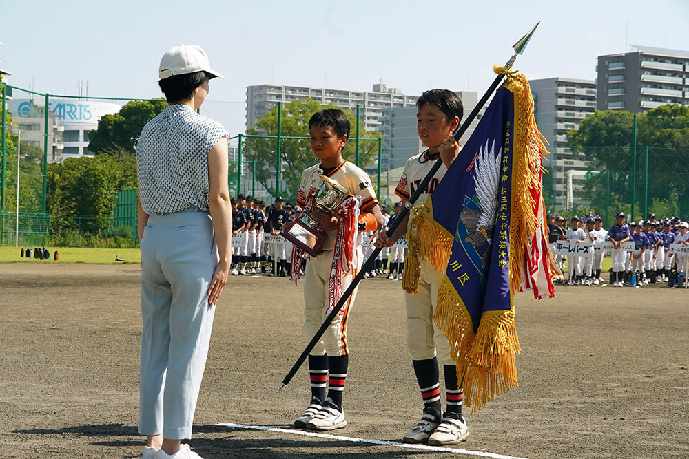 優勝旗返還(学童)の写真