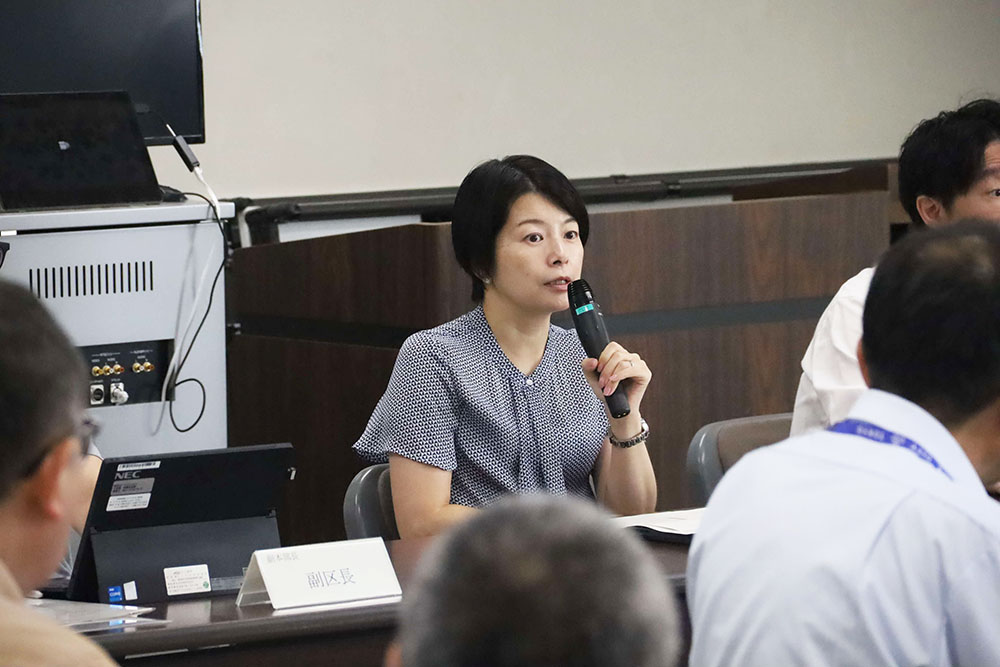 森澤区長が指示を出している写真