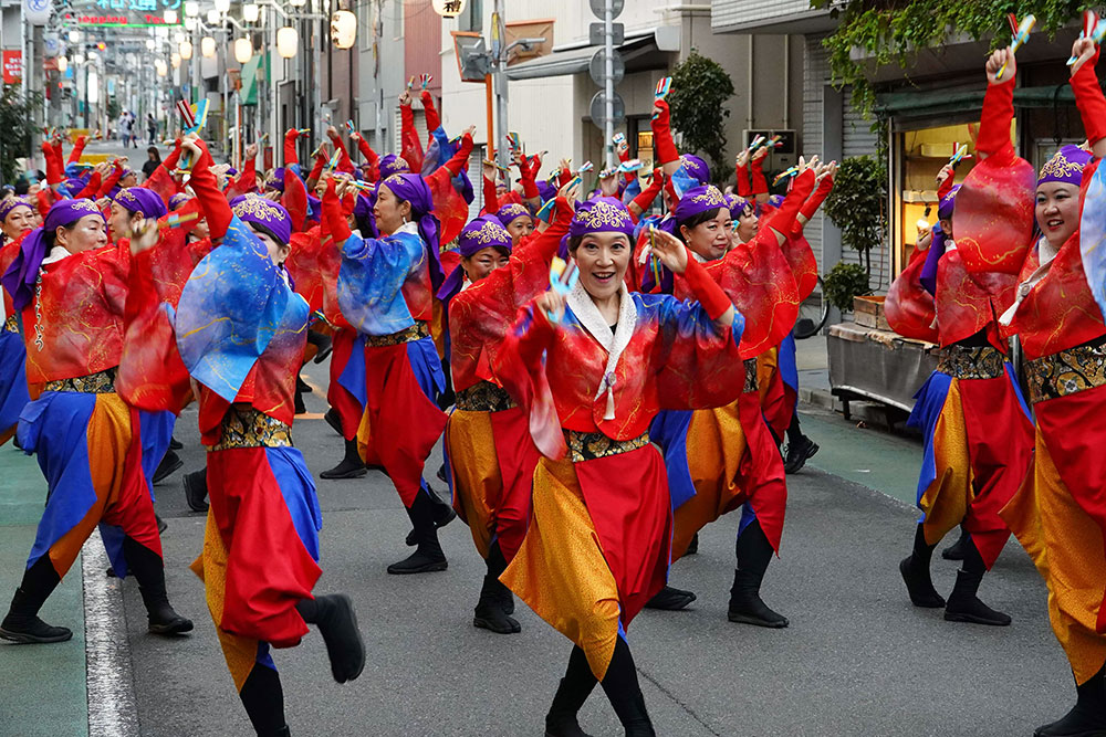 よさこい祭りの様子の写真