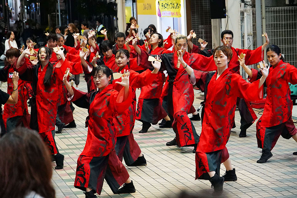 よさこい祭りの様子の写真