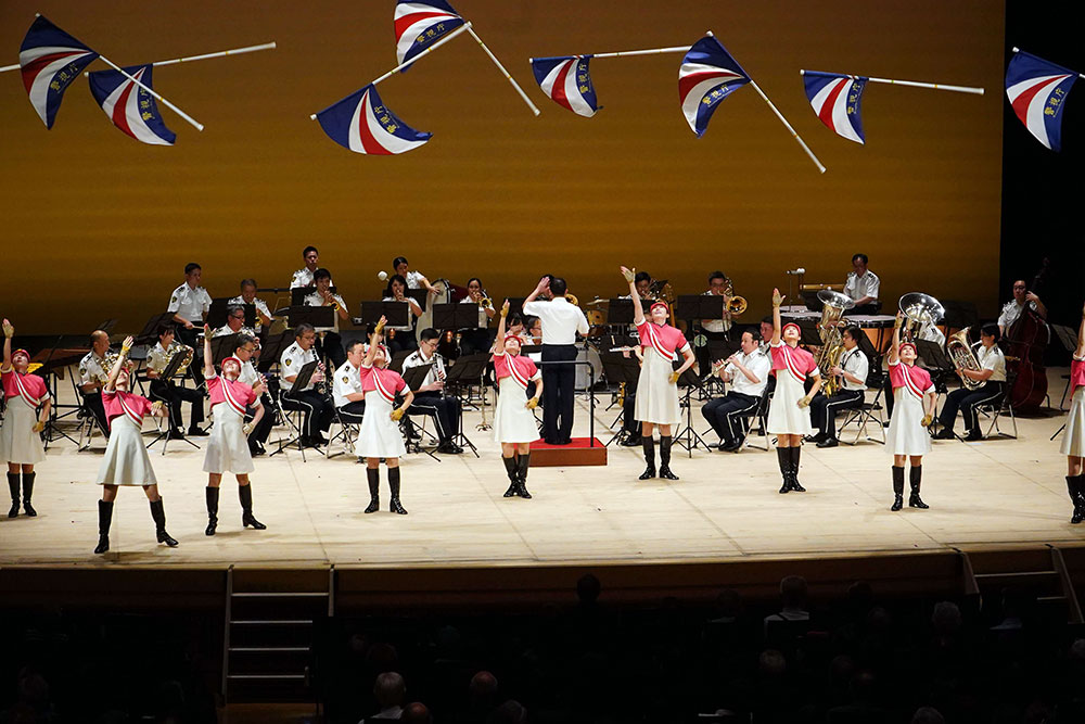 警視庁音楽隊とMECのステージの画像