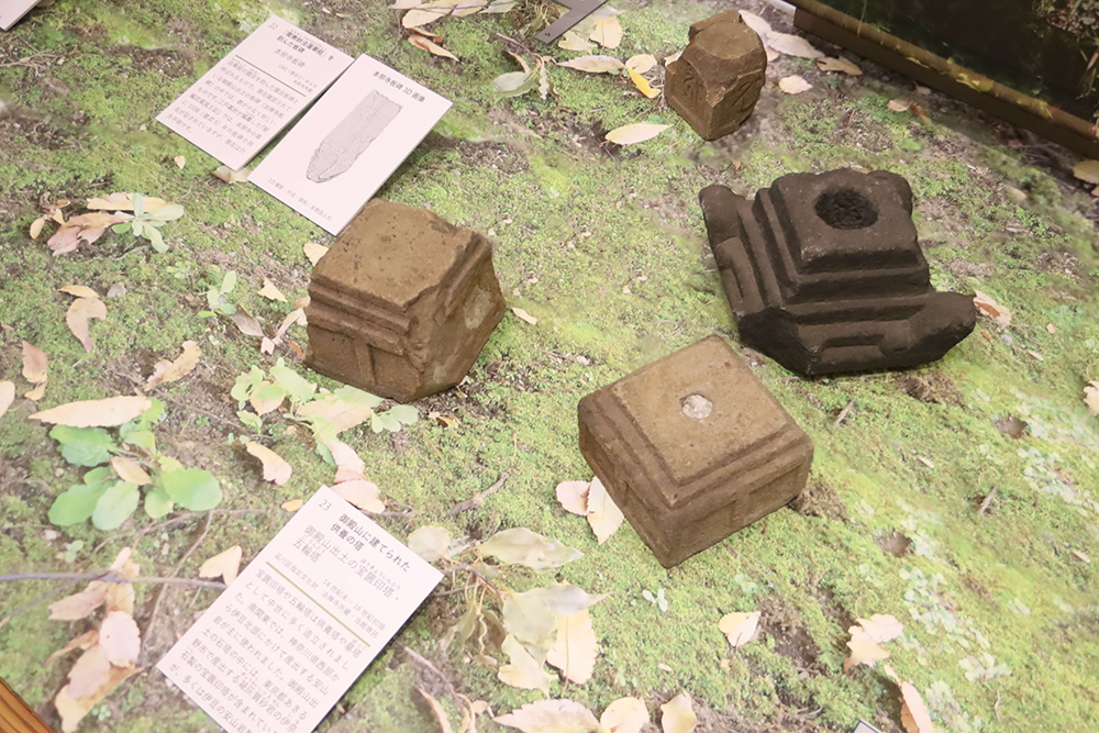 御殿山で出土した供養塔の画像